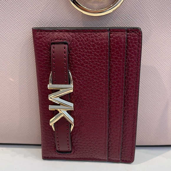 MICHAEL KORS
Reed Large Pebbled Leather Card Holder Case
Dark Cherry
NWT - Picture 16 of 16